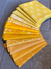 Load image into Gallery viewer, Butter and Toffee Fat Quarter Bundle
